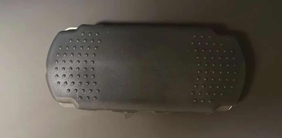 PSP Sony Sem Bateria, Tem uma lista na tela, Falta tampa traseira, Leitor funciona. - Foto 4