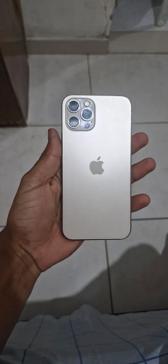 Vendo ou troco IPhone 12 pro 128 gigas