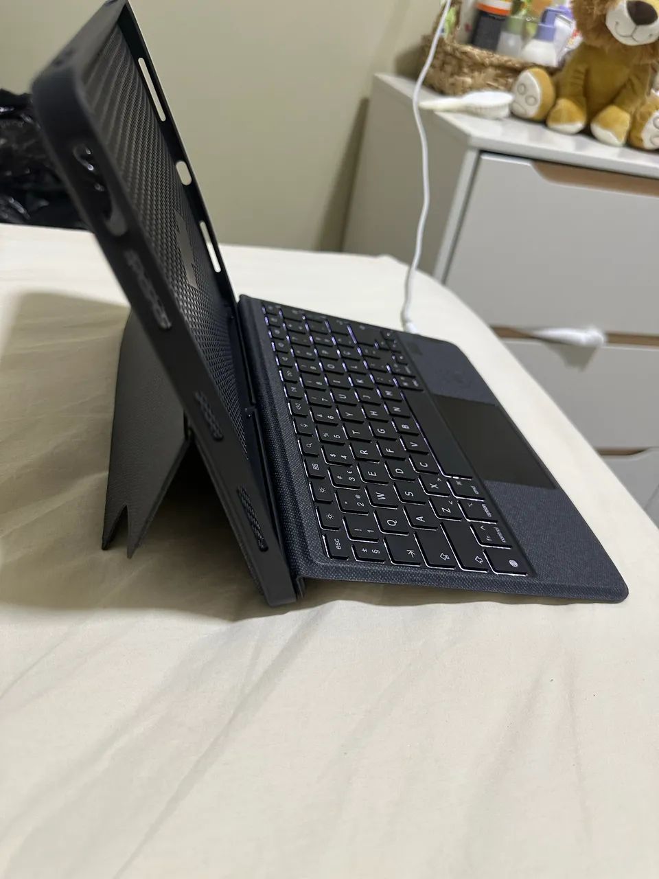 Capa Gshield Hybrid Teclado Bluetooth Touchpad iPad 10.9 11 Polegadas Cinza Escuro - Foto 3