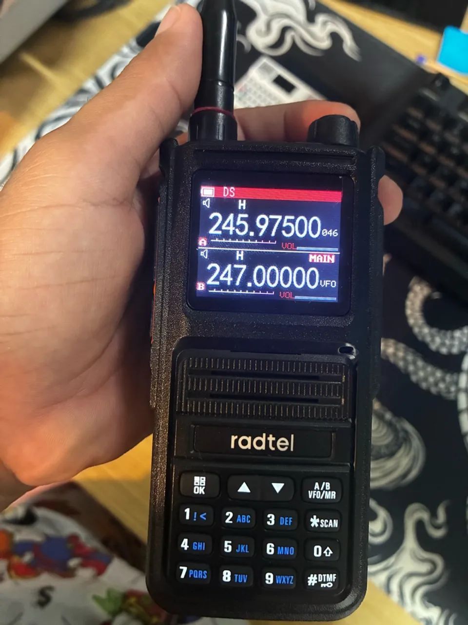 Rádio Comunicador Radtel com Display - VHF/UHF - Foto 3
