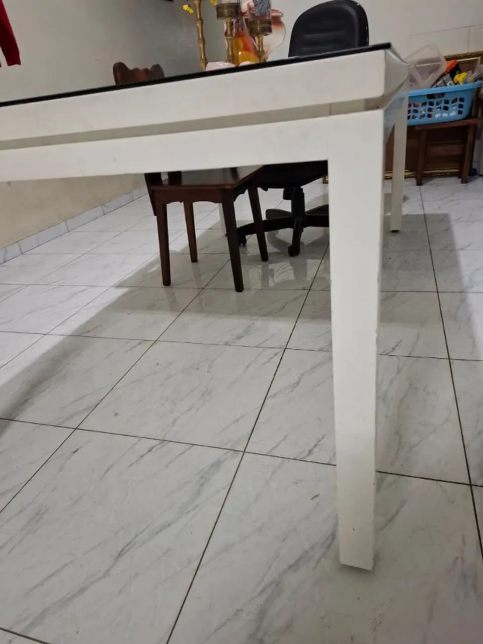 Mesa laqueada branca 8 lugares com tampo de vidro - Foto 3