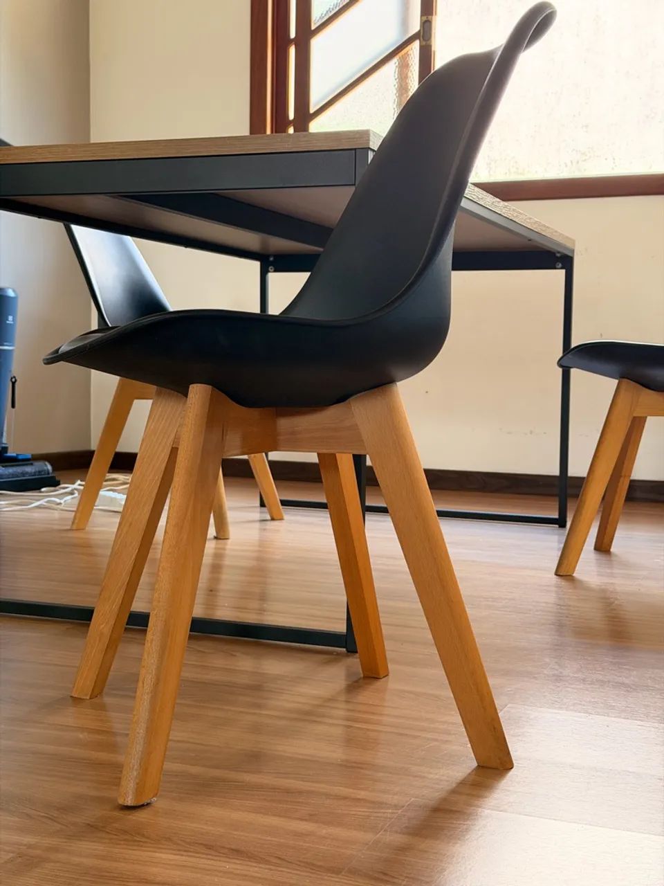 Mesa com 4 cadeiras, ou vendemos separados  - Foto 2