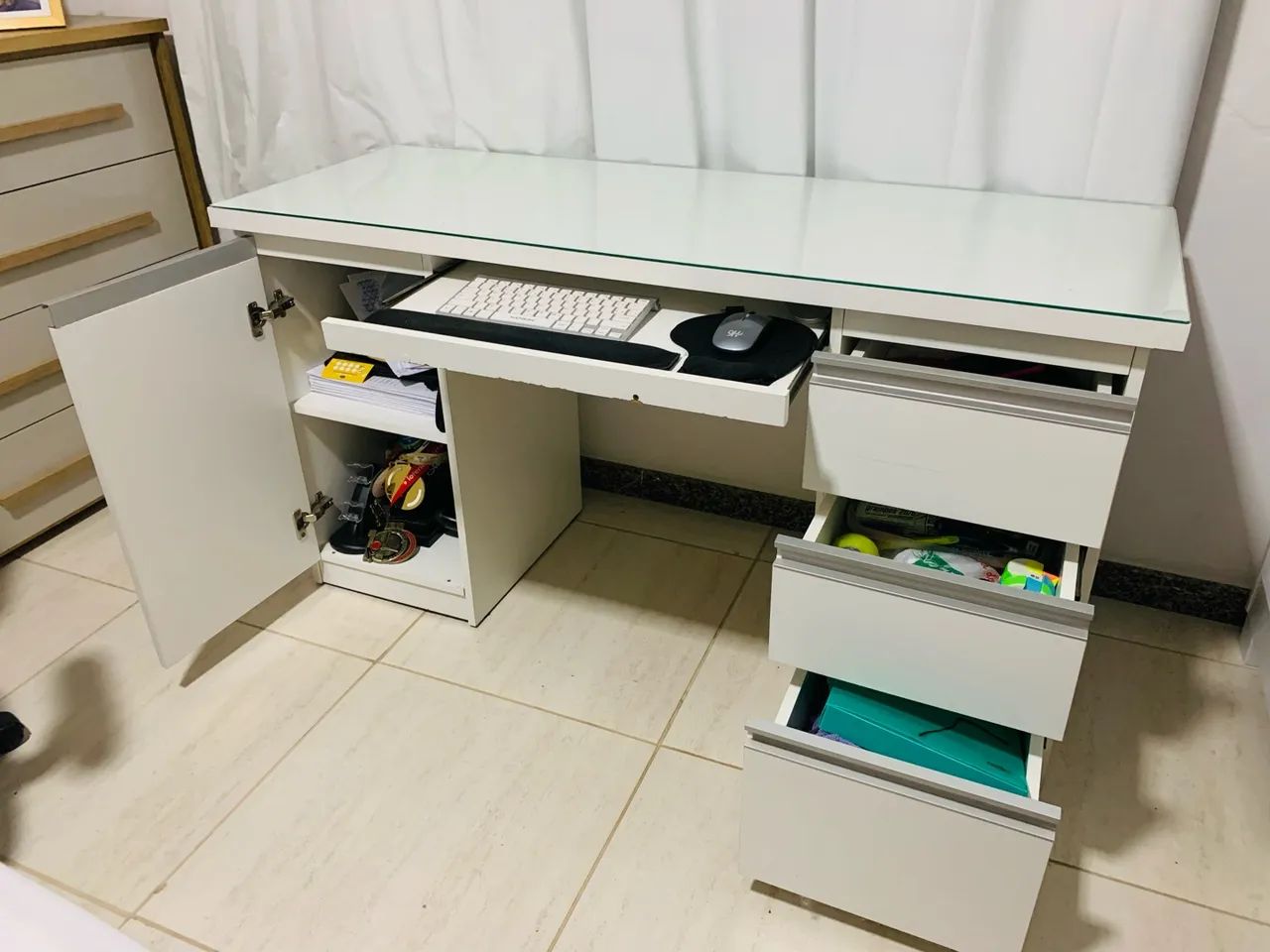 Mesa de escritório / estudos - Tampo de vidro - Foto 4
