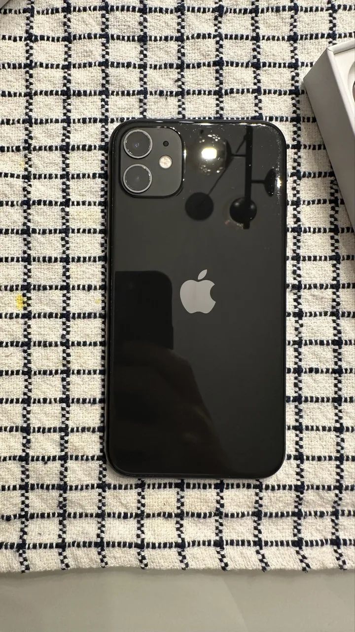 iPhone 11 128GB Preto - Muito Bom Estado -