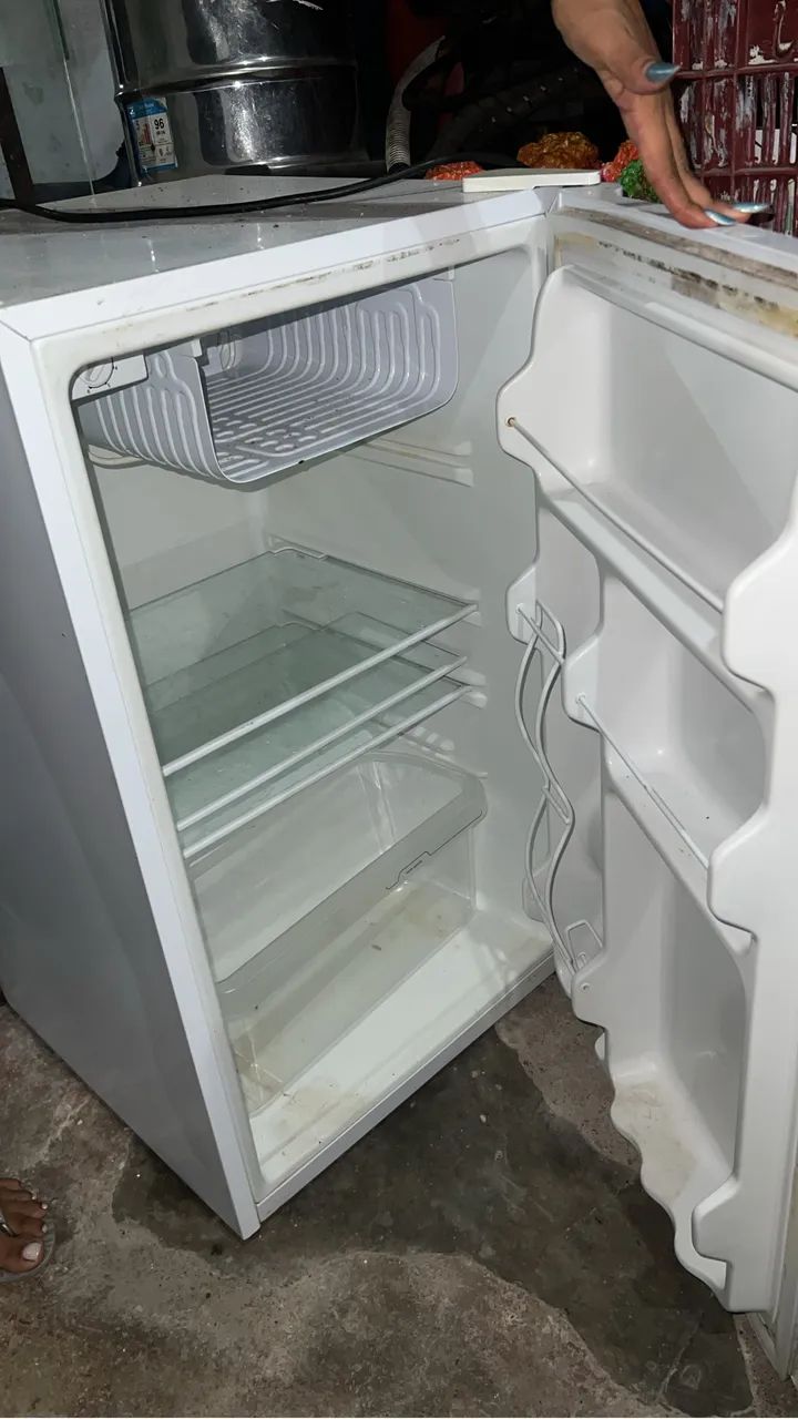 Frigobar midea 90L