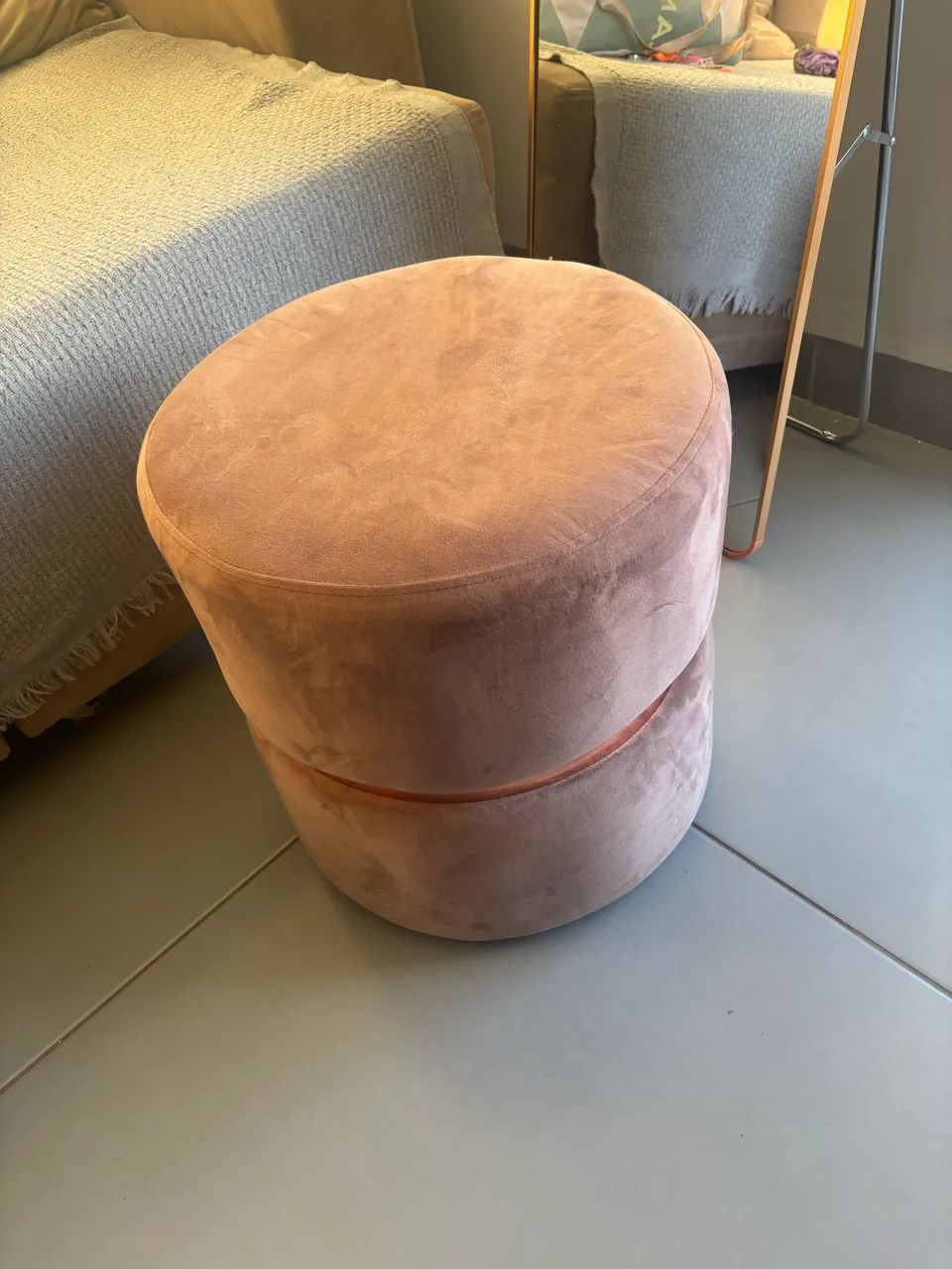 Puff camurça super conservado  - Foto 4