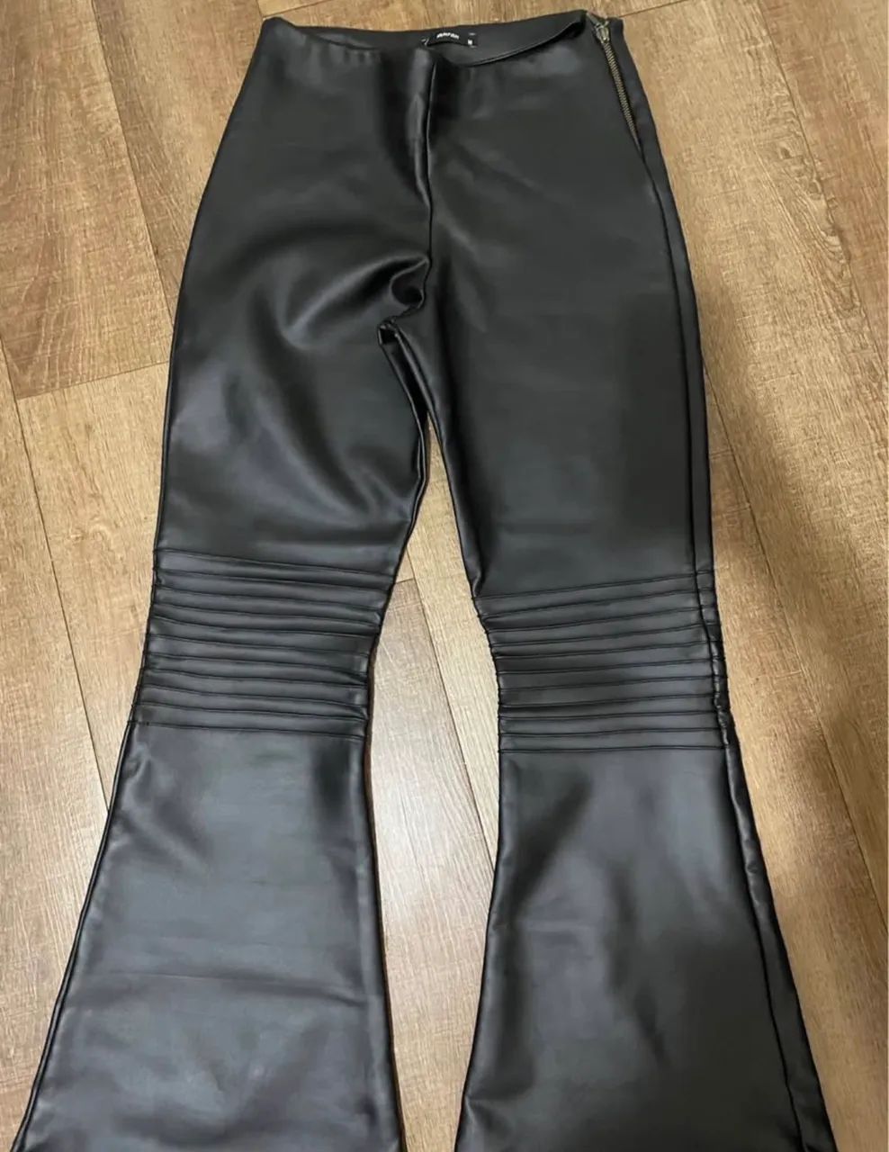 Calça de couro flare | tamanho M