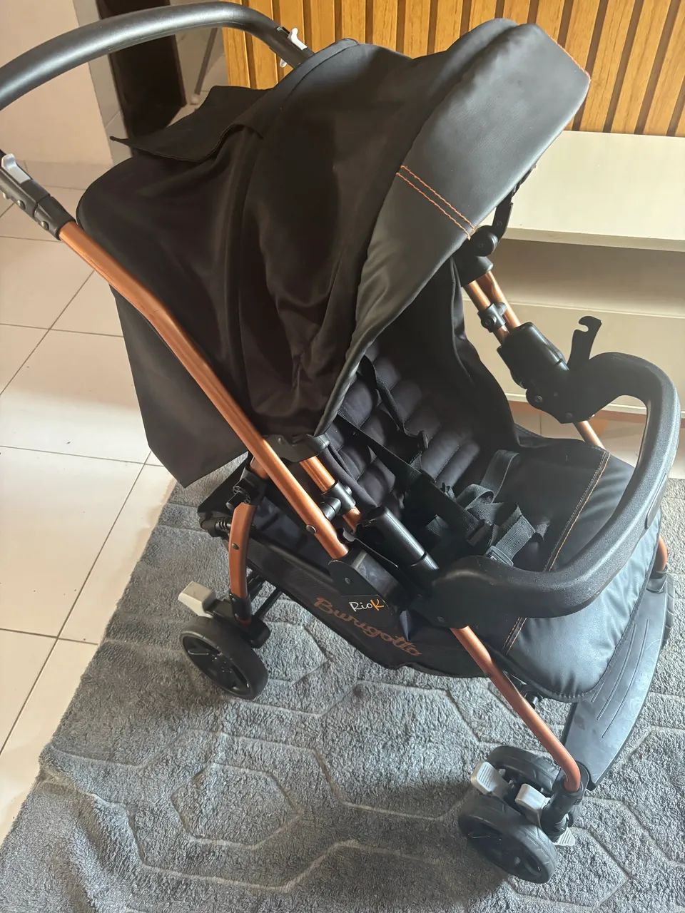 Carrinho de bebê e bebê conforto  - Foto 2