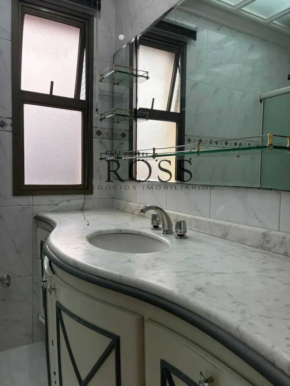 Imóvel para aluguel possui 186 metros quadrados com 4 quartos - Foto 3