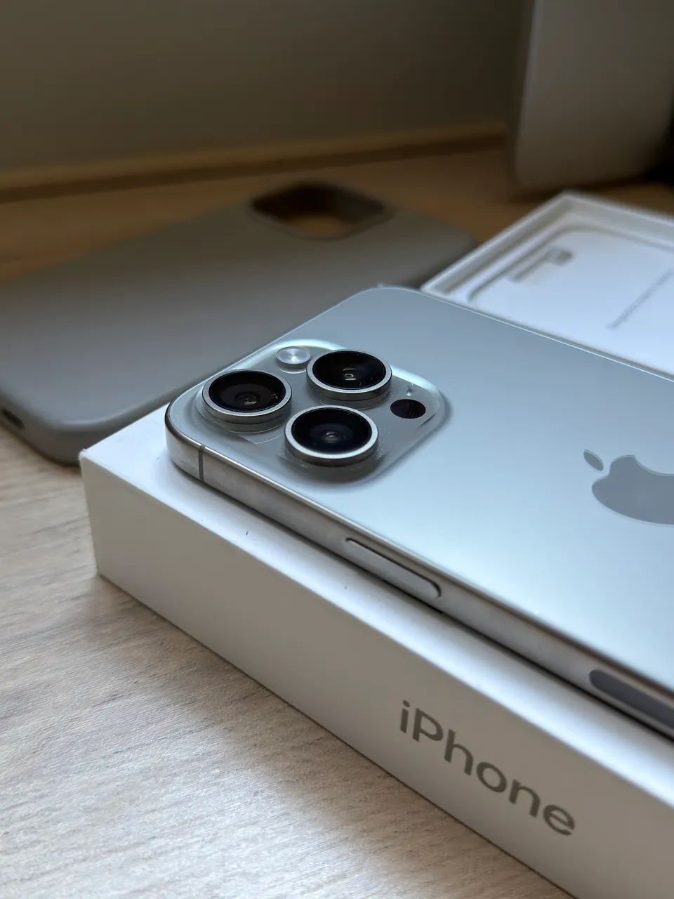 iPhone 15 Pro Max 256Gb Titanium Novíssimo - Foto 3