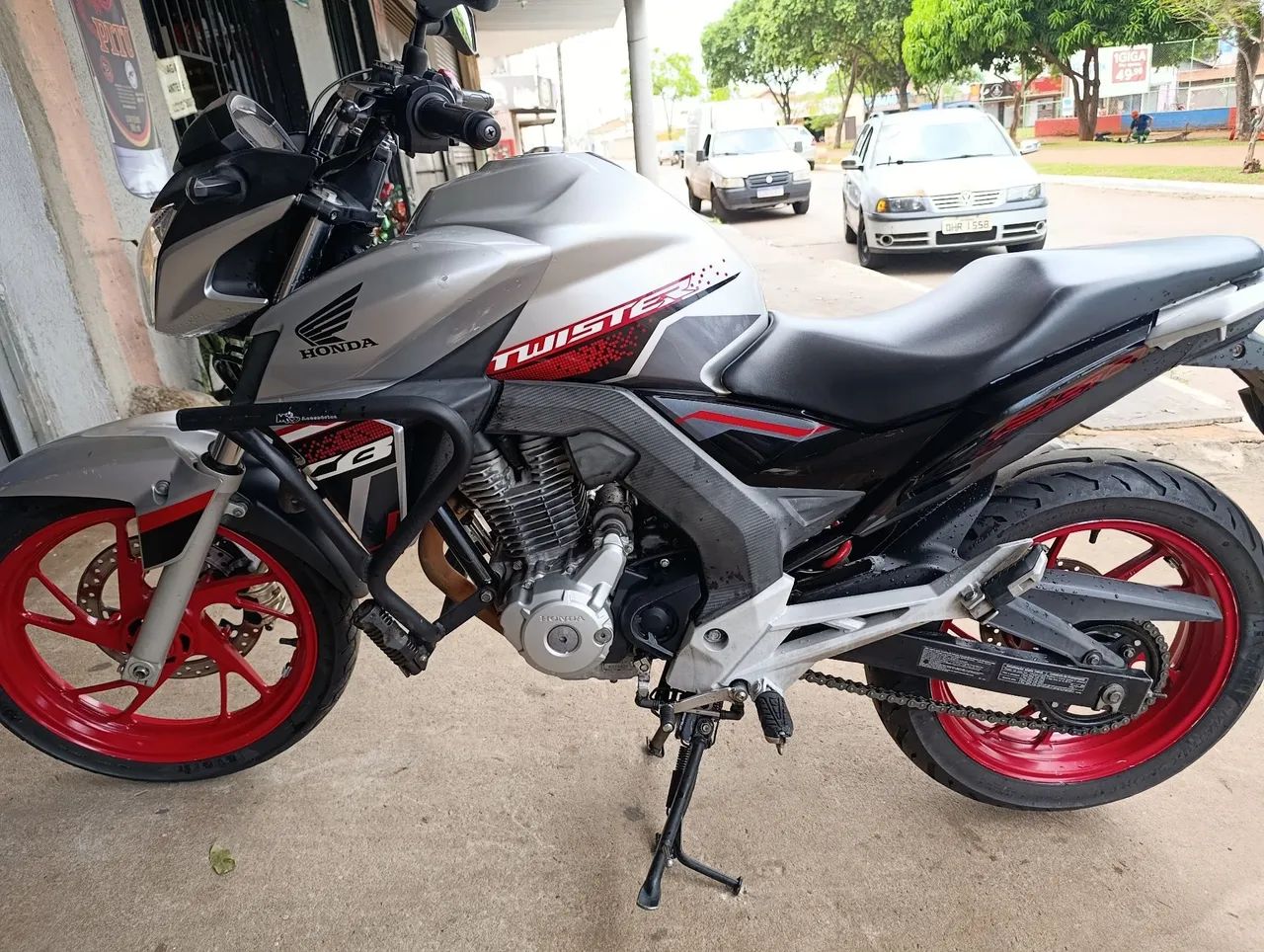 Twister CB250F 