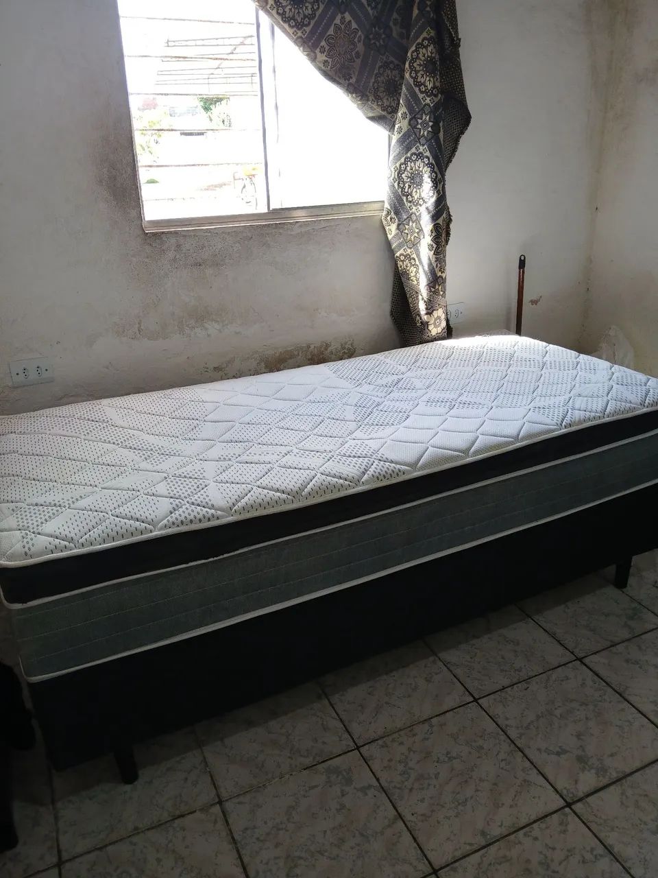 CAMA BOX SOLTEIRÃO MOLAS ENSACADAS SEMI NOVA 3 MESES DE USO  - Foto 2