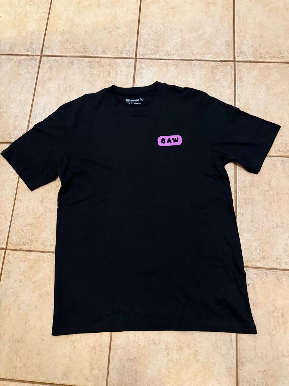 camiseta baw estampada