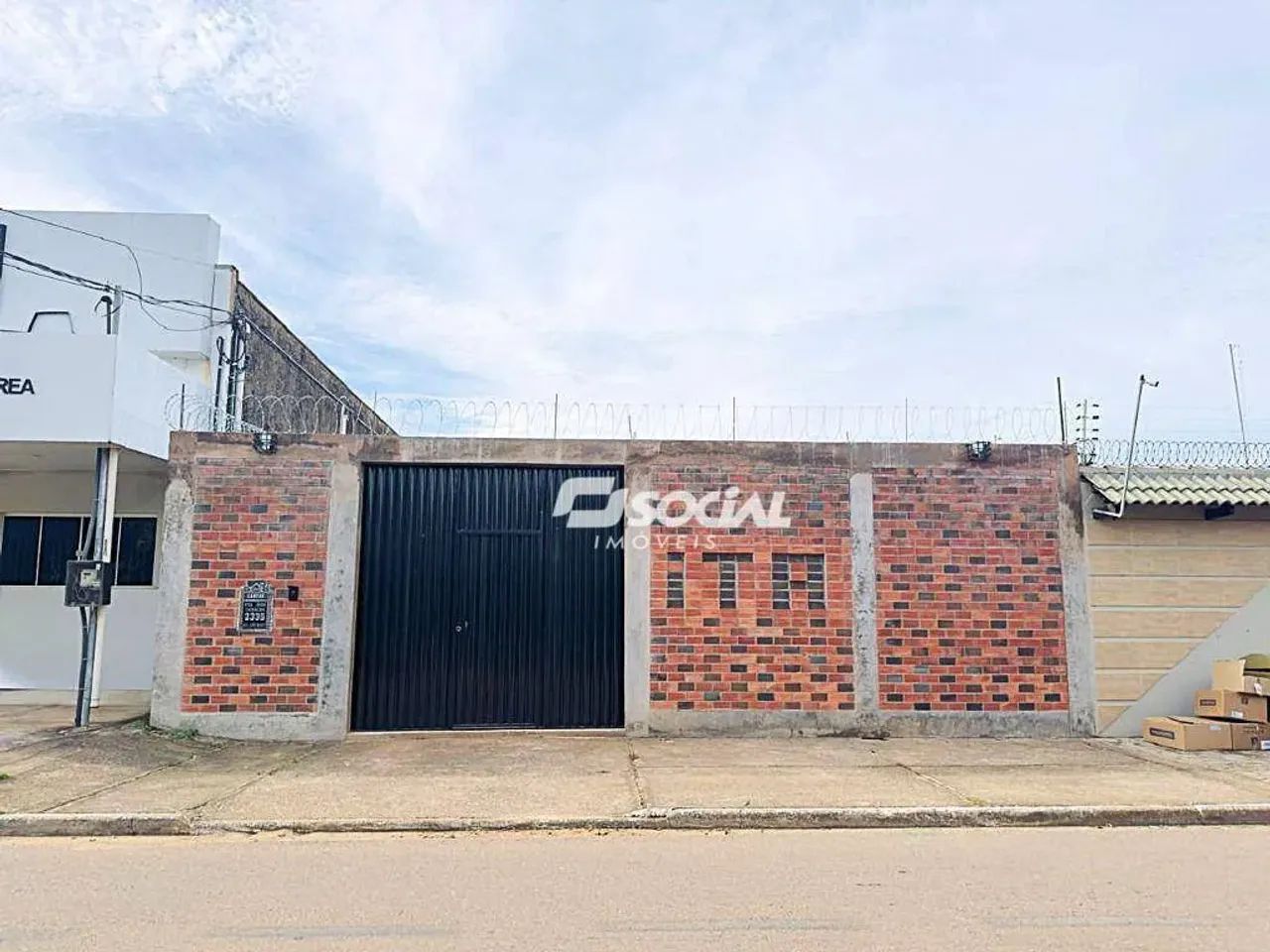 Ponto comercial estilo galpão novo com mezanino para locaçao, com estacionamento exclusivo