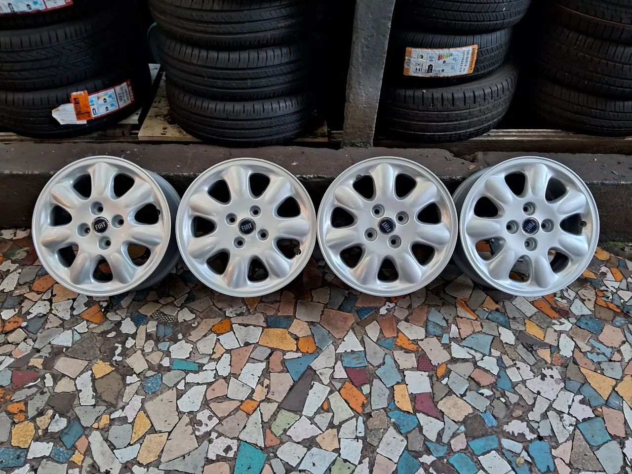 Jogo de rodas de liga leve aro 14/4 furos originais Fiat Siena e outros 