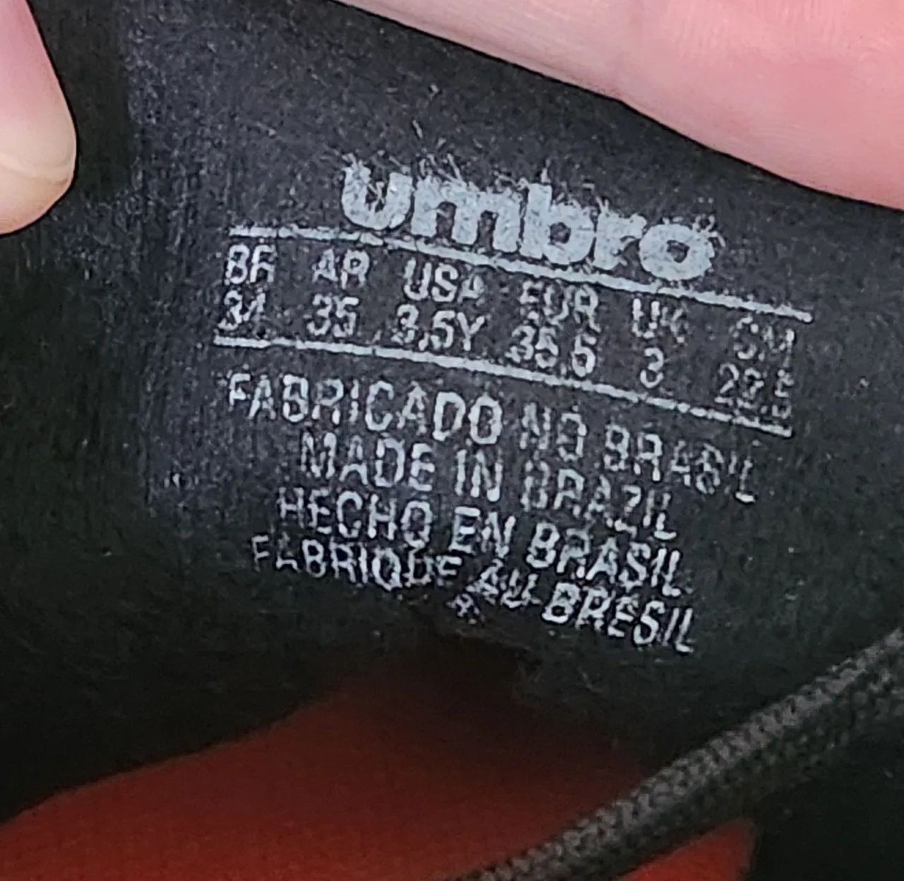 Chuteira Umbro - TAM 34 (caneleira de brinde) - Foto 5