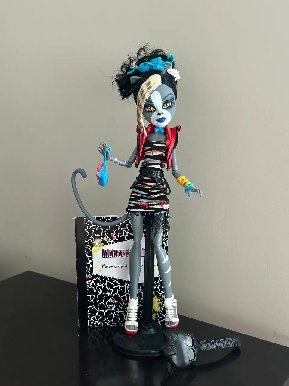 Monster high purrsephone zombie shake