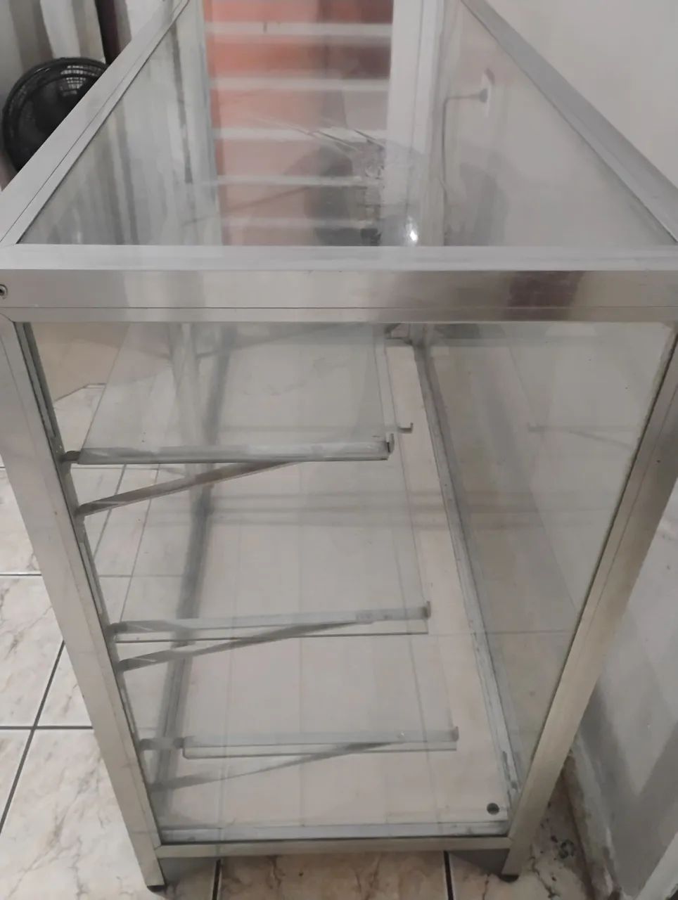 Balcão de vidro e ventilador de parede  - Foto 2