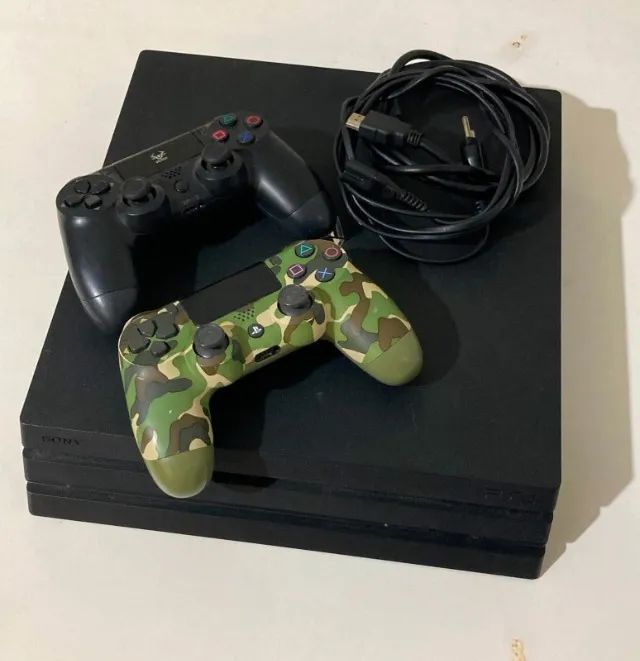 Playstation 4 Pro 1 TB + 2 controles 