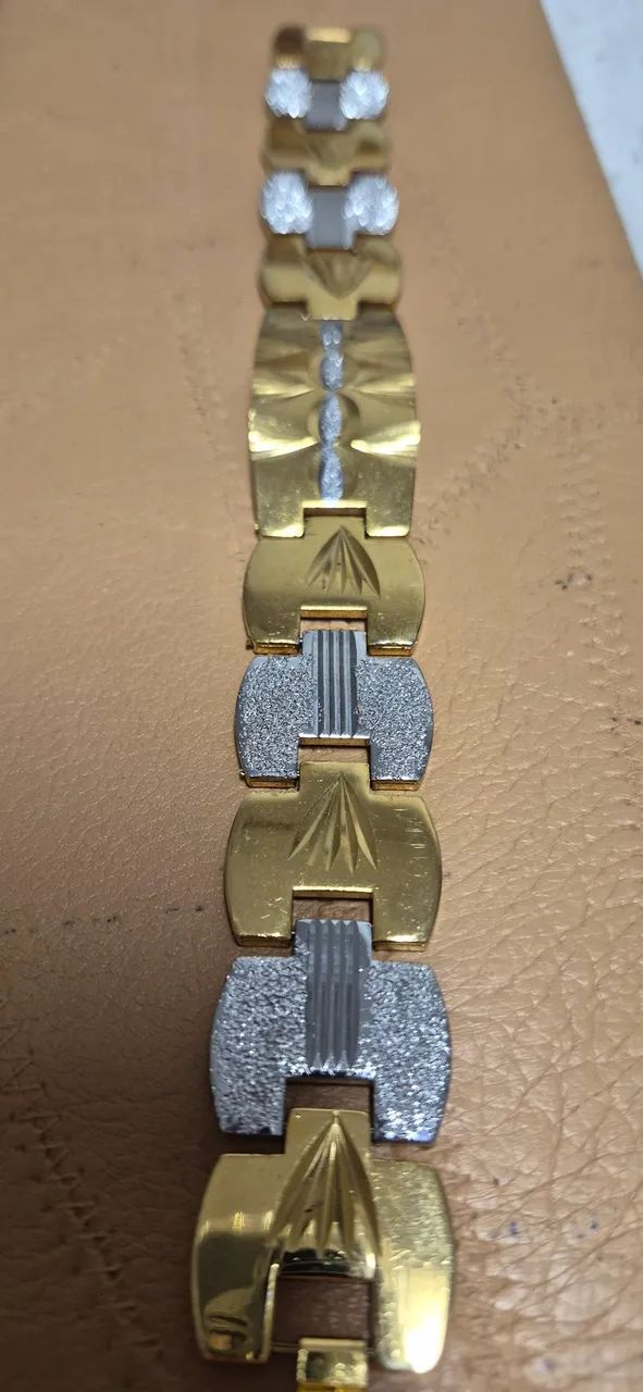 Pulseira em aço dourada grossa  - Foto 2
