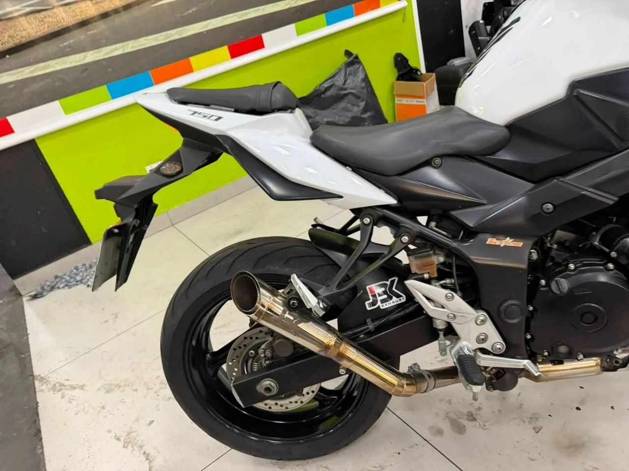 SUZUKI GSR 750 A - Foto 2