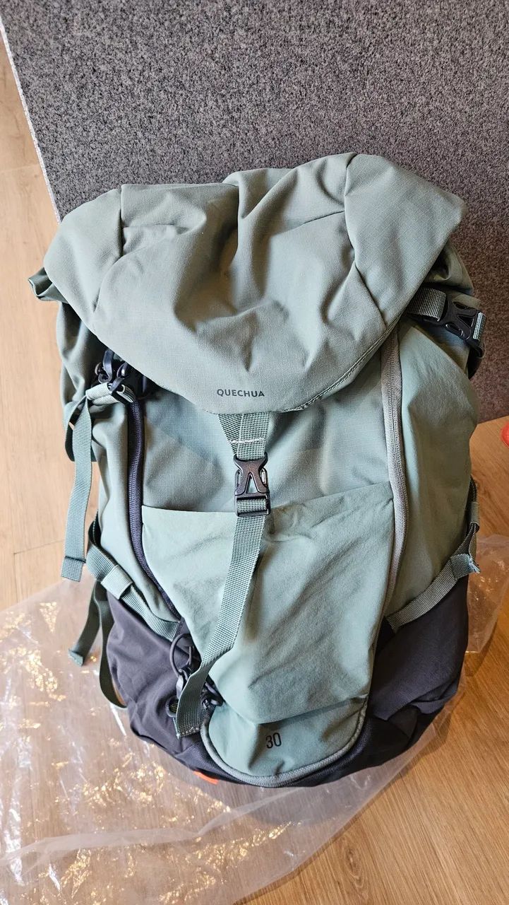 Mochila treking/ hiking Quechua 30L - verde