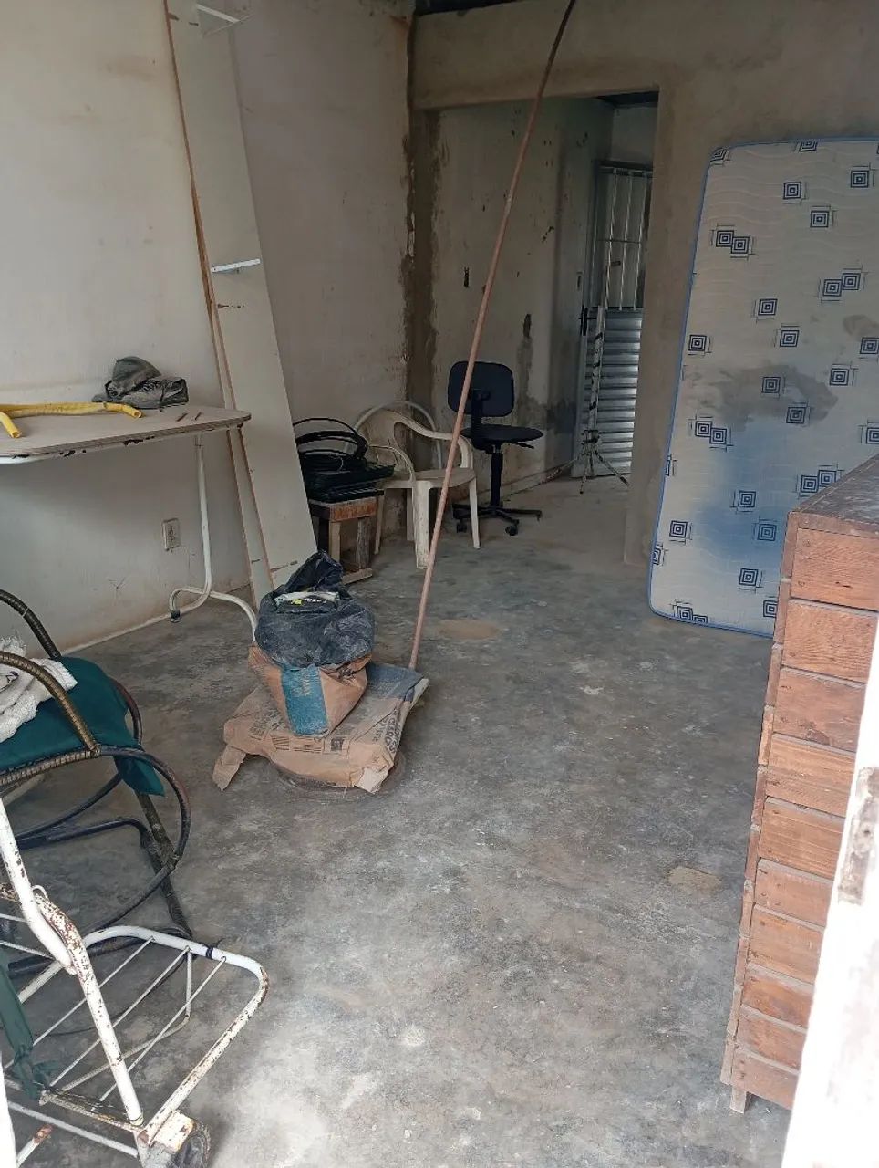 Vende-se uma casa com ponto comercial 