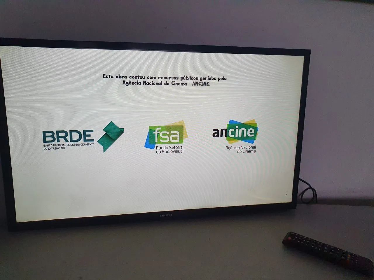 Smart Tv Samsung Led 32 Polegadas Un32j4290AG Usada em Bom Funcionamento. - Foto 5