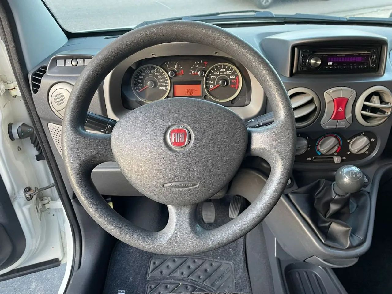 Fiat Doblo Essence 1.8 Flex 16V 5P 2012 - Foto 5