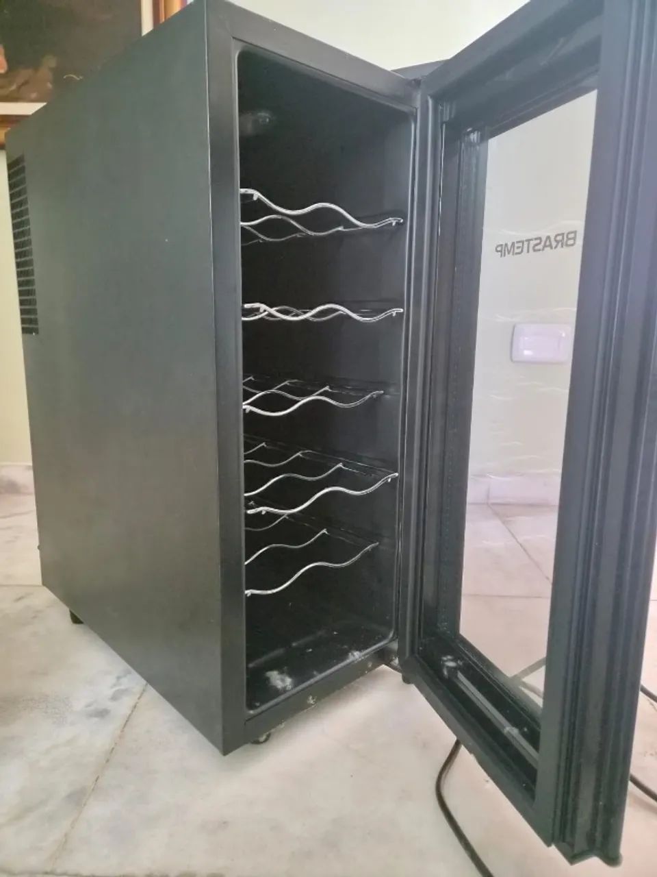 ADEGA DE VINHOS - Foto 2
