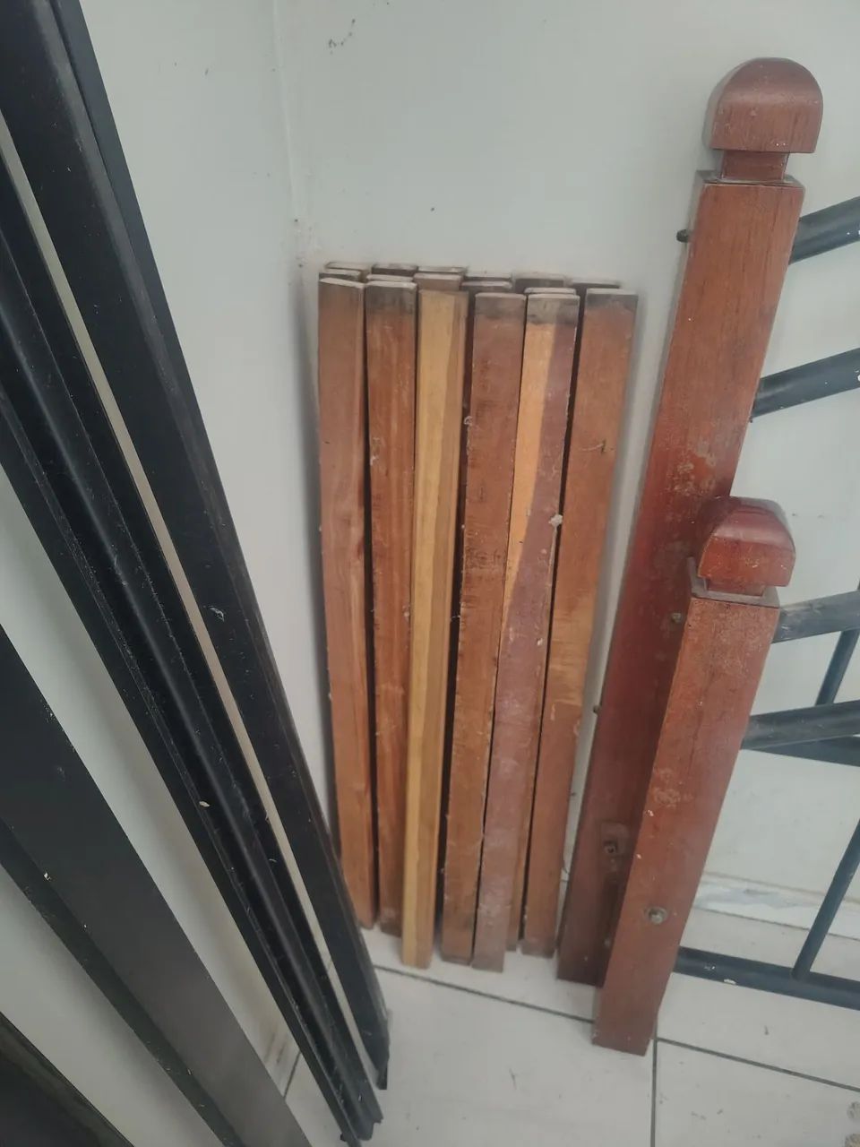 VENDO CAMA DE FERRO E MADEIRA ! BOM ESTADO! 300,00 REAIS - Foto 3