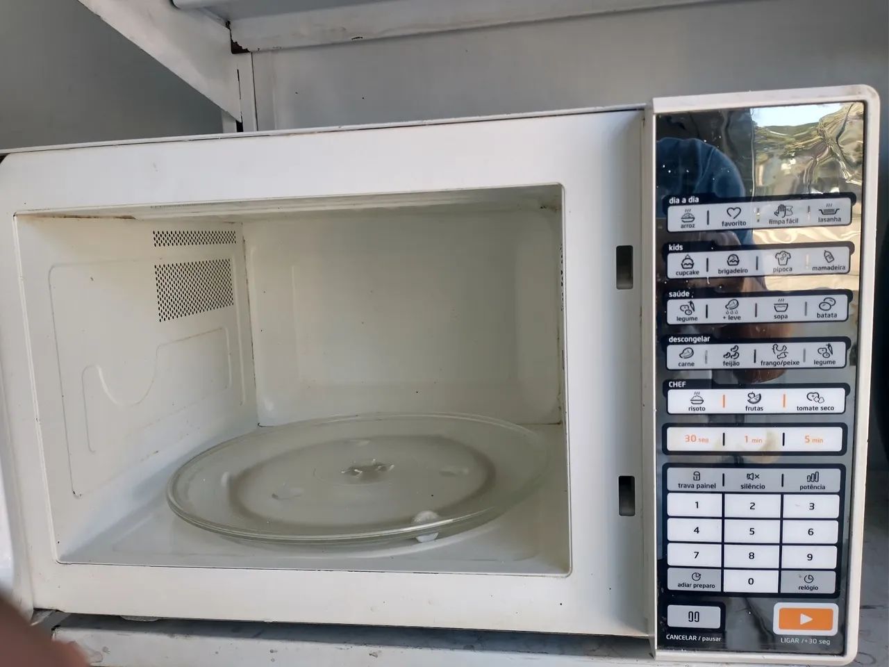 Microondas funcionando 140,00