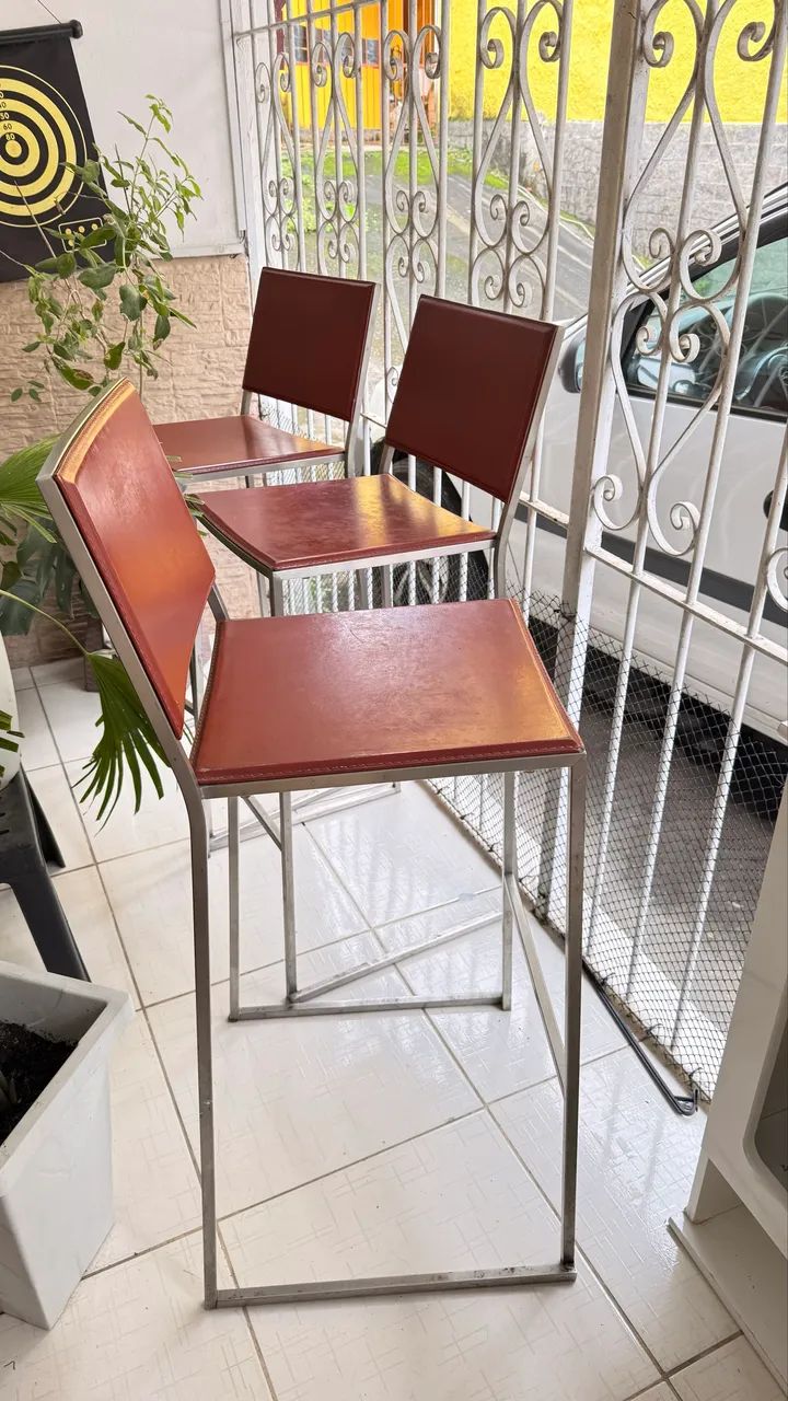 Banqueta/banco alto couro e alumínio 