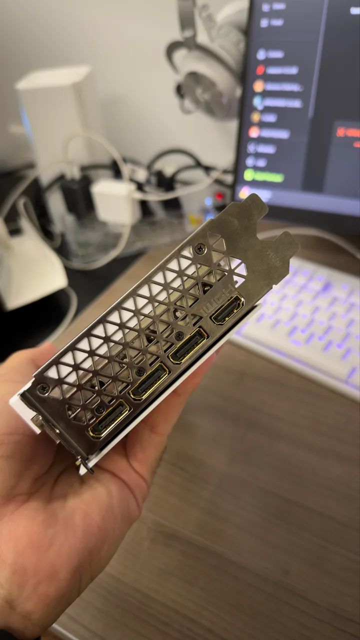 GeForce RTX 5070 INNO3D 12Gb - Foto 5