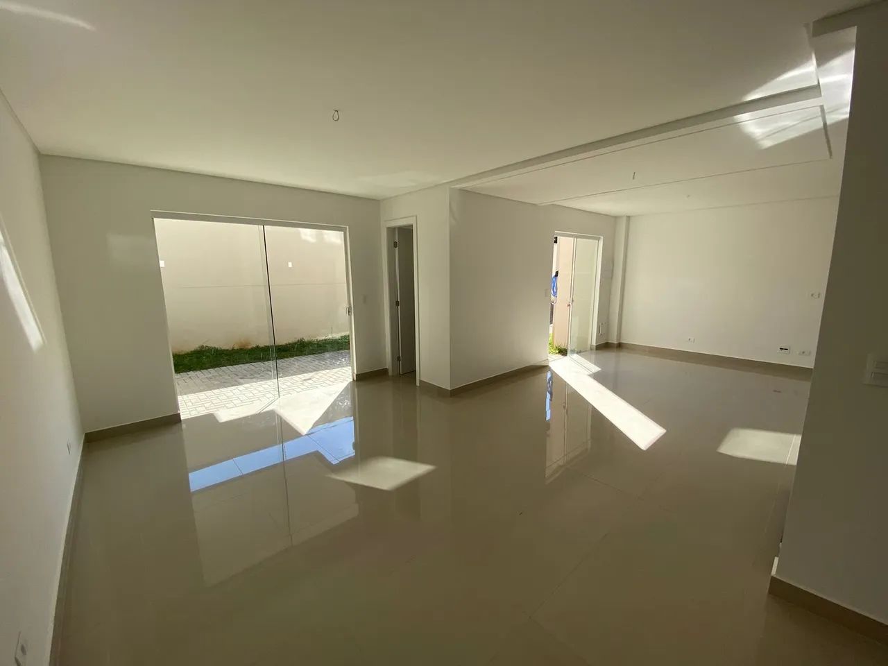 Excelente Sobrado triplex a Venda em condomínio fechado - Bairro Campo Comprido Curitiba P - Foto 5