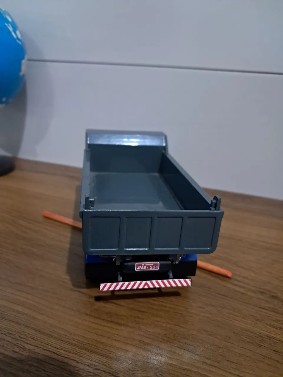 miniatura em escala 1:43 do caminhão Dodge D950 basculante (caçamba) - Foto 3