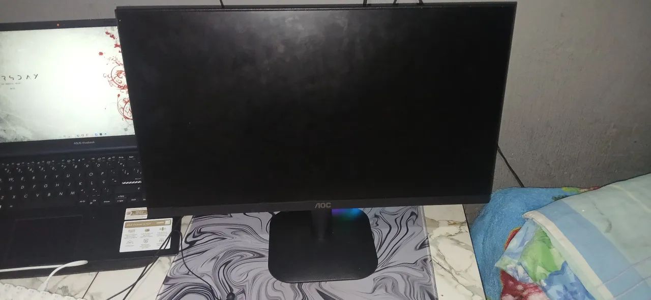 Monitor Novo AOC de 21p e 120 hz, tela full HD e resposta de 1 ms.