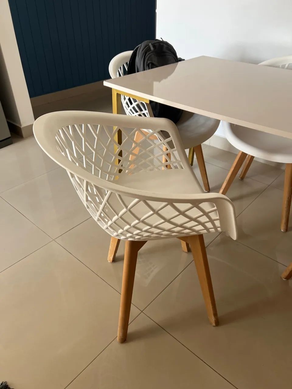 Conjunto mesa e 4 cadeiras  - Foto 4