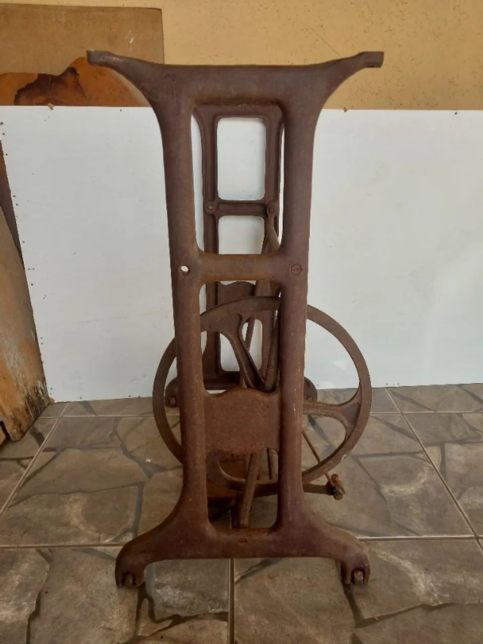 Base de máquina costura antiga Vigorelli - Foto 4