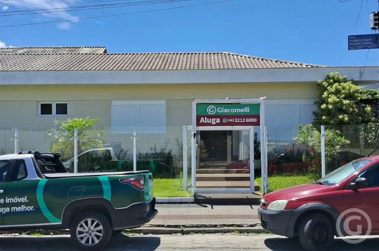 Casa semimobiliada com quatro dormitórios em Santa Mônica - Foto 3