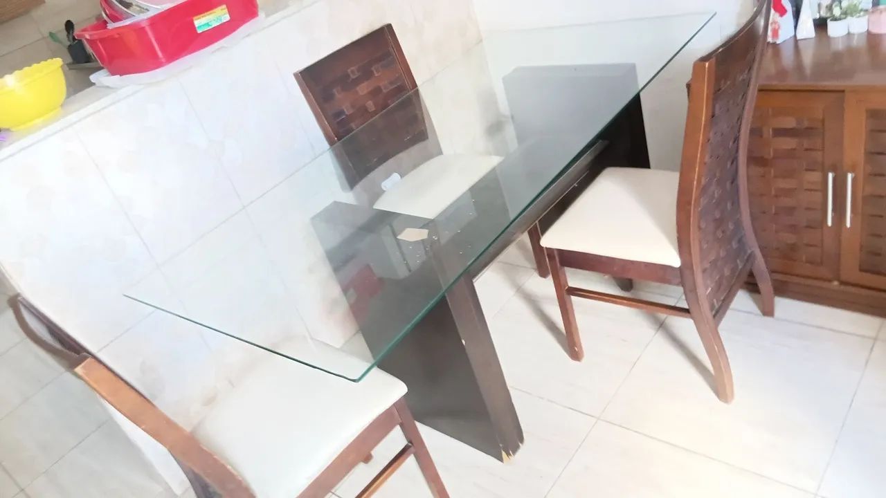 Mesa de Vidro com 5 Cadeiras 