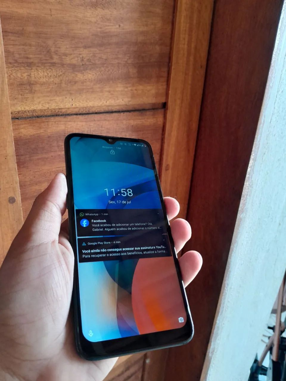 Motorola E 7, está com um pequeno trinco, mas nao interfere em nada, ja baixei o valor  - Foto 3