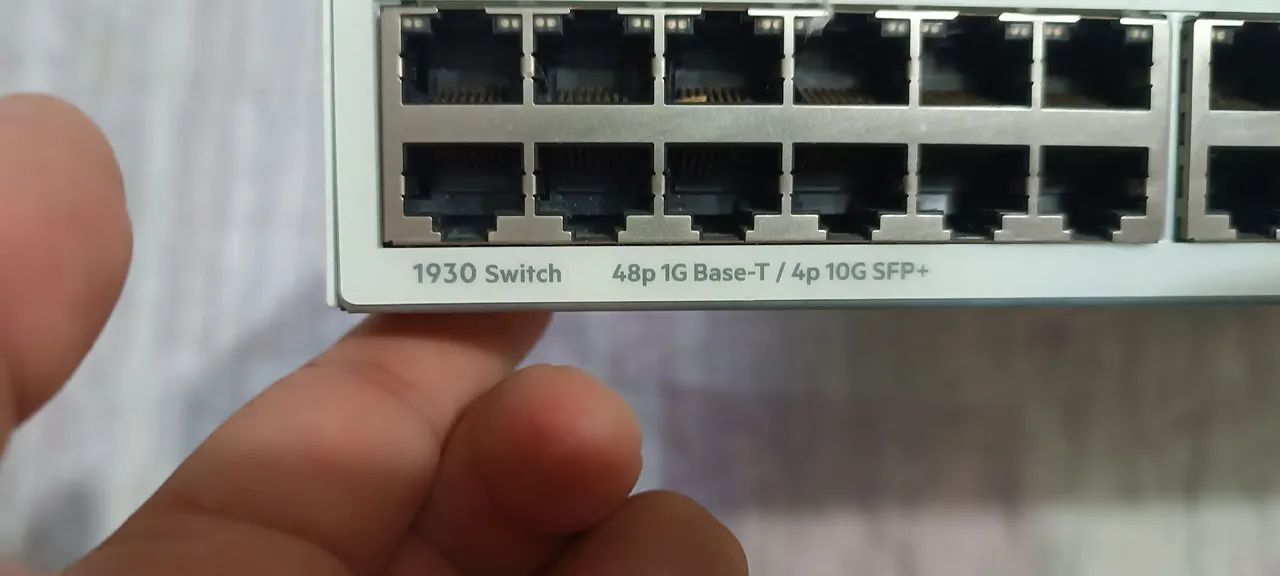 Switch HPE Aruba 1930 48G + Gbic 1G + 2 Gbic Lx  aceito troca em celular no mesmo valor.
