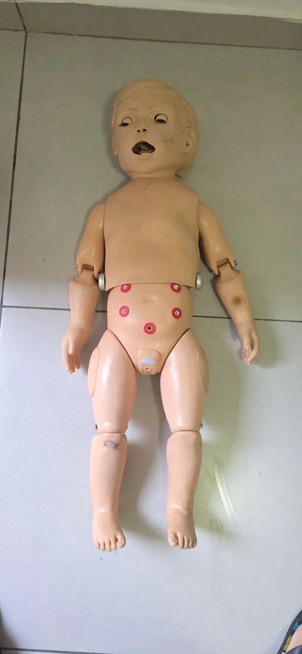 SIMULADOR / MANEQUIM BONECO PEDIÁTRICO ENFERMAGEM
