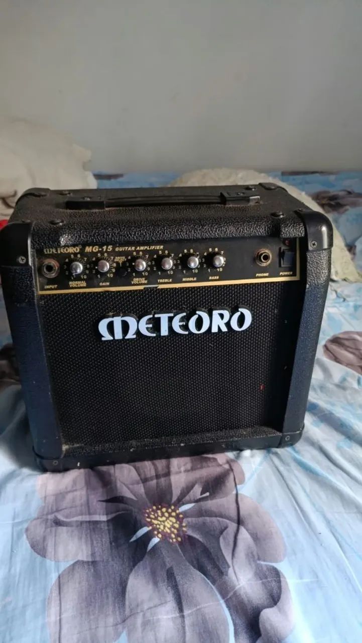 Caixa Amplificada de guitarra 