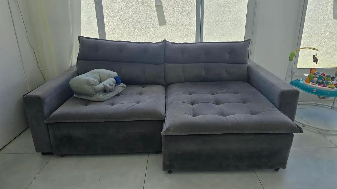 Sofá retrátil vira cama