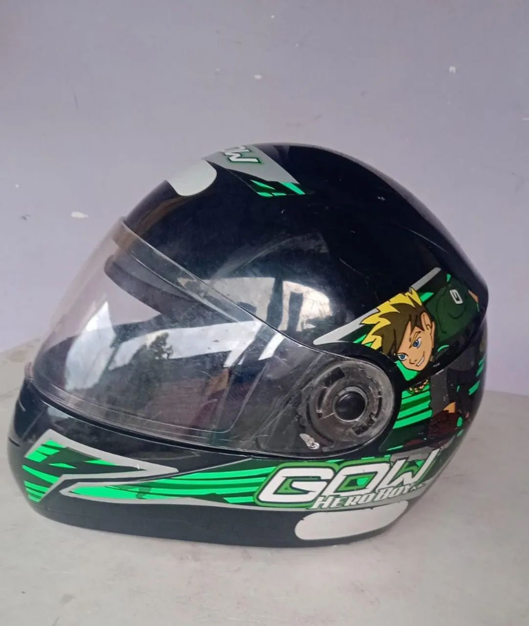 Capacete infantil bem conservado 