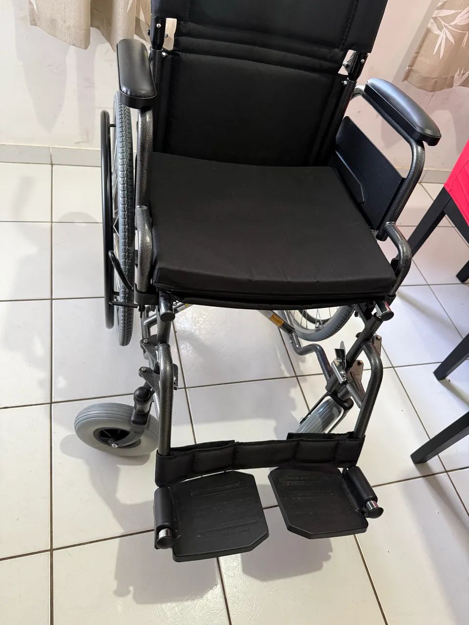 Cadeira de rodas nova até 120kg - Foto 2