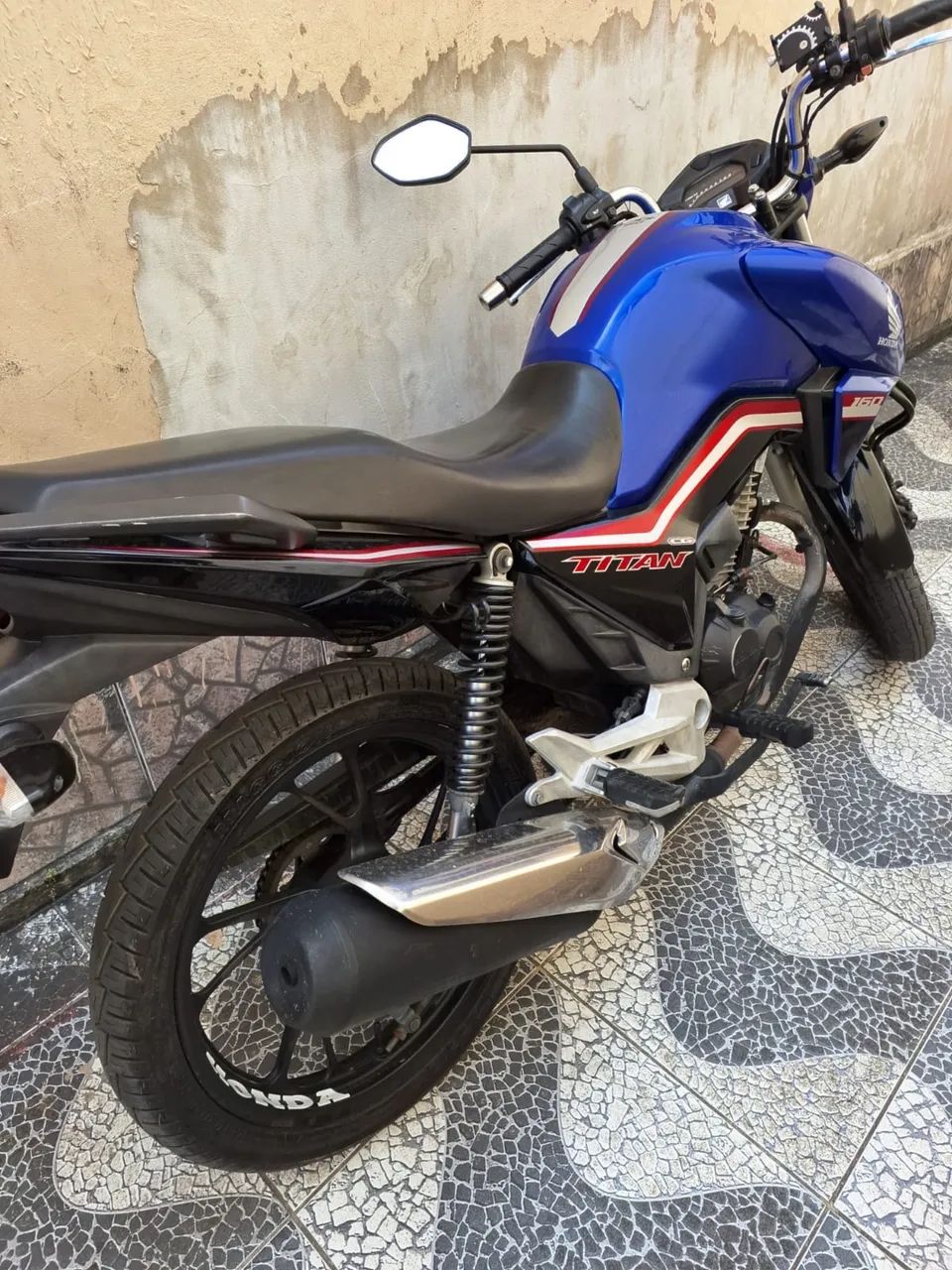 Moto 160 titan
