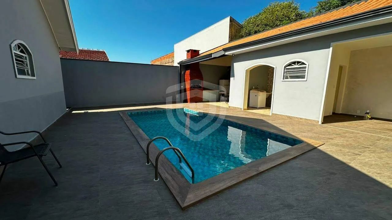 Casa 3 dormitórios, sendo 1 suíte - Vila Pacífico